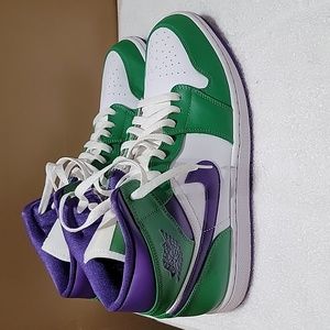 Air Jordan Mid Size 12